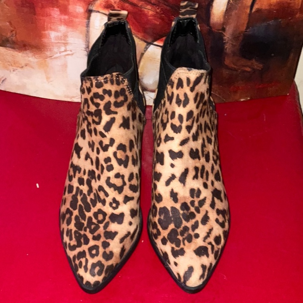 Cute mylu booties! Animal print with pointed toe